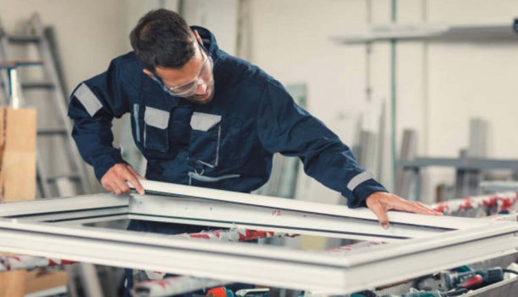 vacuum insulating glass